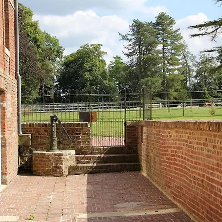Allee Du Chateau